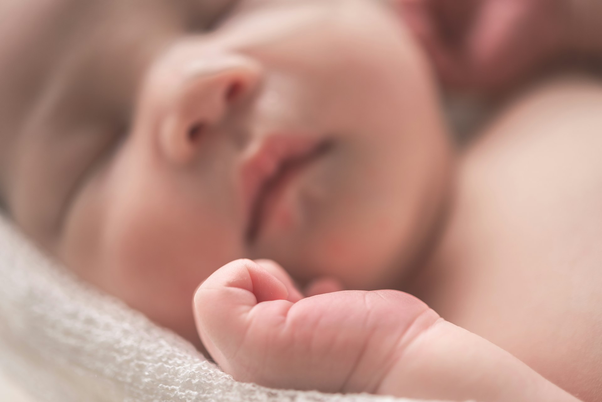 photographie bébé emmailloté séance photo nouveau-né Tarbes